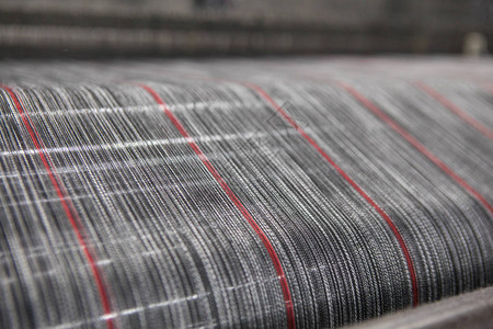 织机上的纱线用于服装或织标的织机服装行业的织机纺图片