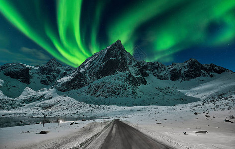 在冬天风景的北极光图片