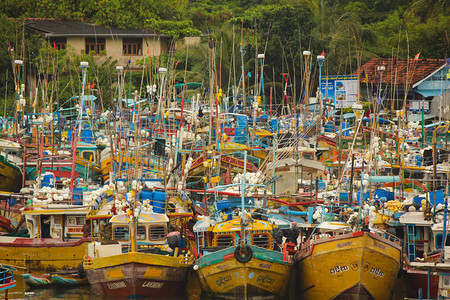 斯里兰卡传统捕鱼双体船图片
