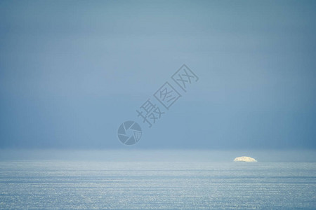 波罗的海最小的冬季风景死海水上有漂图片