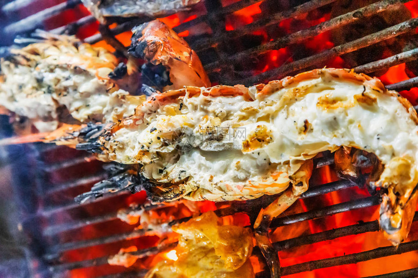龙虾烧烤烹饪火焰烧烤食物背景图片