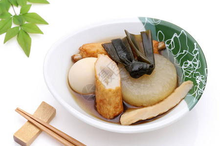 日本菜白底面的蛋背景图片
