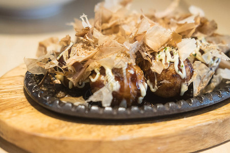 Takoyaki是日本球形的零食图片