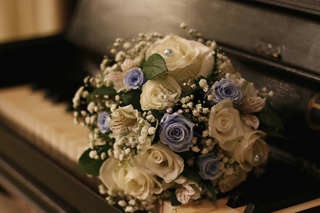 婚礼属和配饰新娘捧花和香槟杯图片