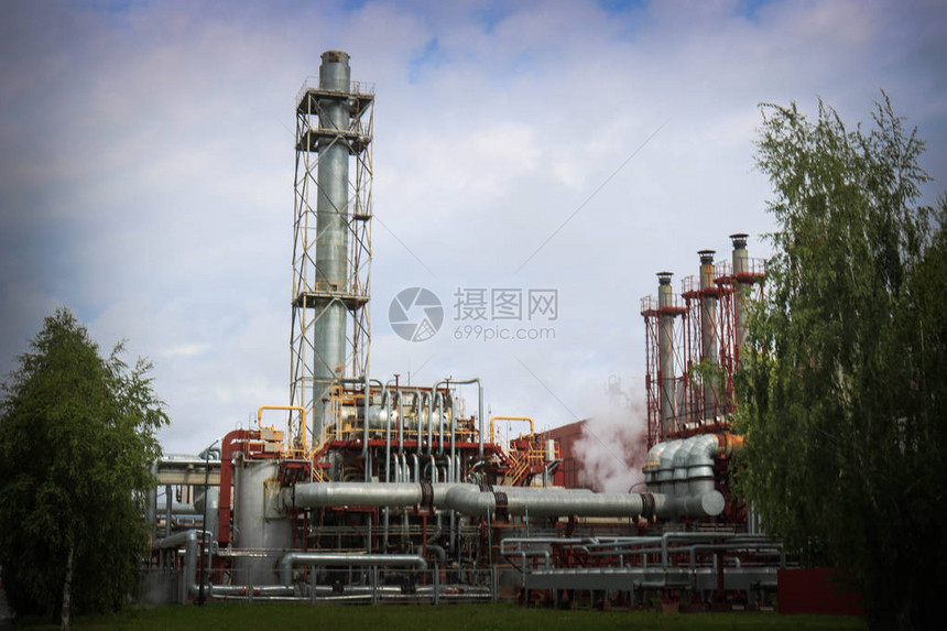 炼油石化工厂的大型强大工业装置图片
