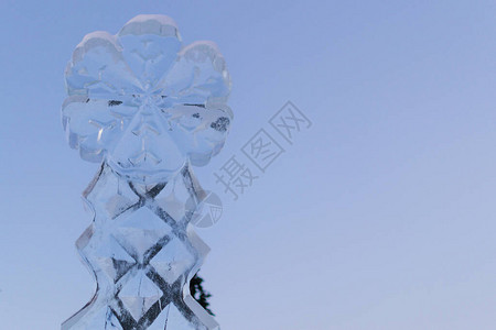 冬季城市的冰雪雕像图片