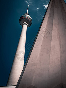 柏林电视塔低角度图片