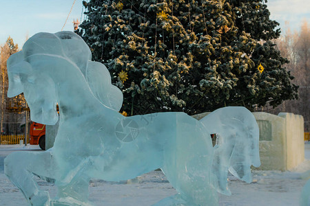 俄罗斯北部城市雪人背景图片