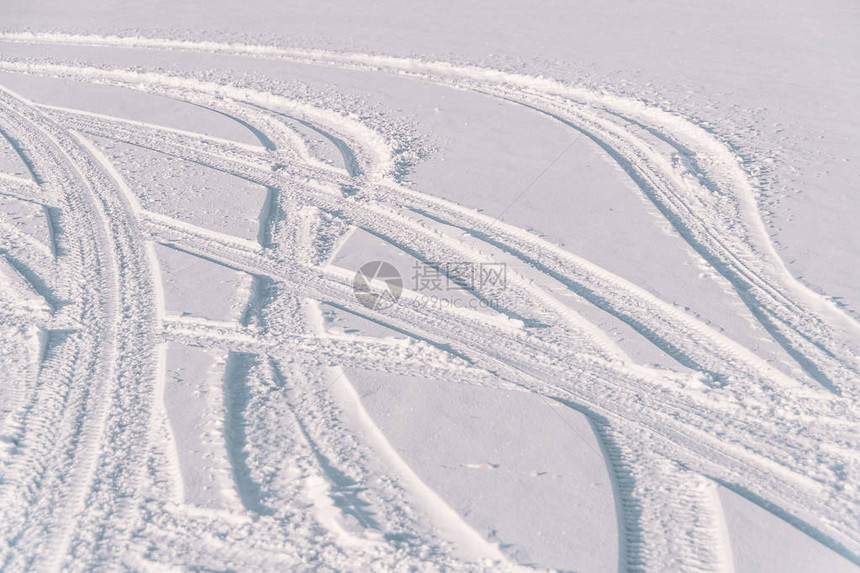 冬季路上的铁轨冰冻道路图片