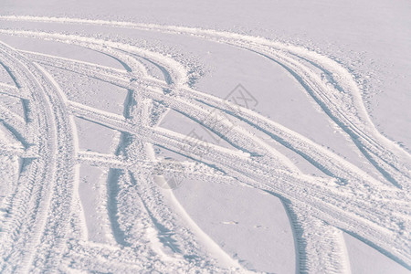 冬季路上的铁轨冰冻道路图片
