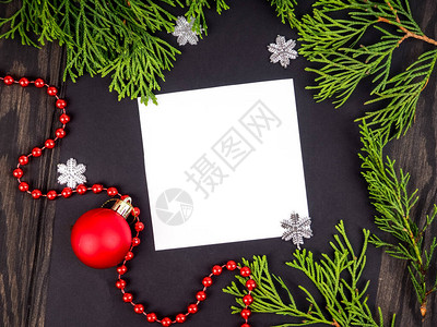 圣诞框架背景与圣诞树和圣诞装饰品图片