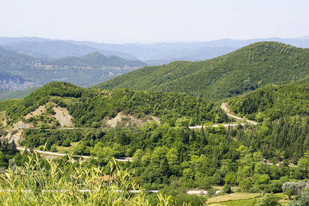 品杜斯山脉穿越希腊崎岖而自然美丽的Pindus山地的宽广观景象背景