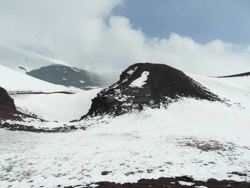 埃特纳火山的冬季天气图片