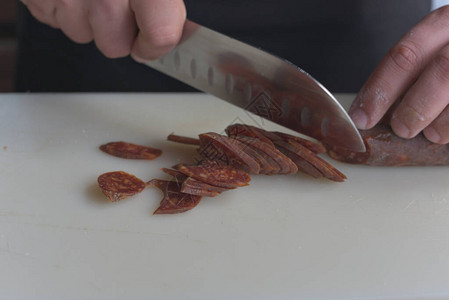 传统西班牙香肠香肠西班牙香肠最传统的干腌西班牙香肠由精选的猪肉制成图片