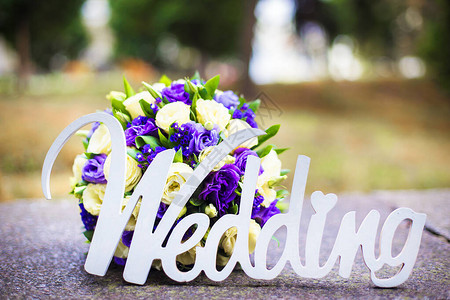 字面的婚礼和新娘花束图片