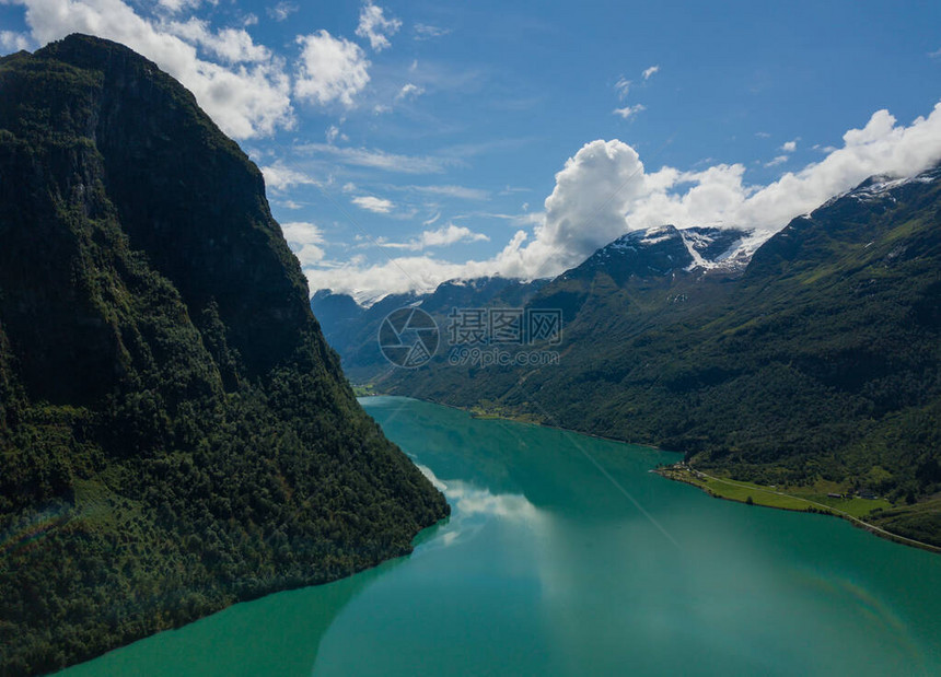 2019年7月挪威的奥德瓦特纳湖由无人图片