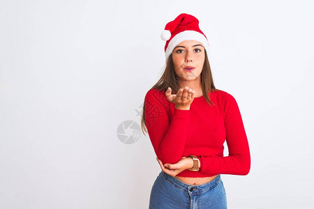 年轻漂亮的女孩戴着圣诞老人的帽子图片