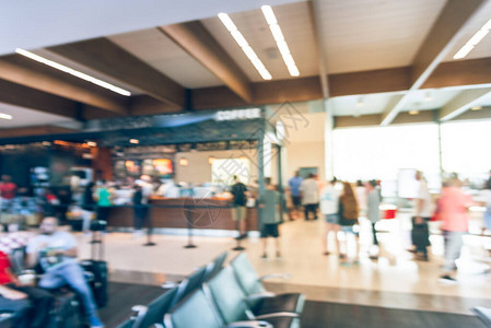 美国机场咖啡店卫生带后排长队的人图片