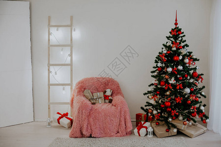 圣诞树圣诞节灯光室有礼物图片