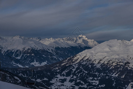 PitztalJerzens在奥地利阿尔卑斯山的冬季全景滑雪场图片