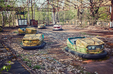 乌克兰东欧切尔诺贝利禁区Pripyat市被废弃的游乐园中废弃的图片