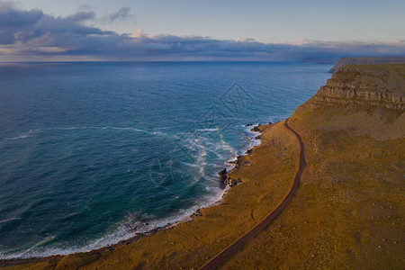 Latrabjarg悬崖是欧洲最大的鸟类悬崖高清图片