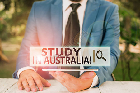 手写文本在澳大利亚学习进入外国订单的概念照片完成你的学业手里拿图片