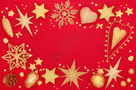 圣诞背景边界与红背景的金树大便装饰有复制空间图片