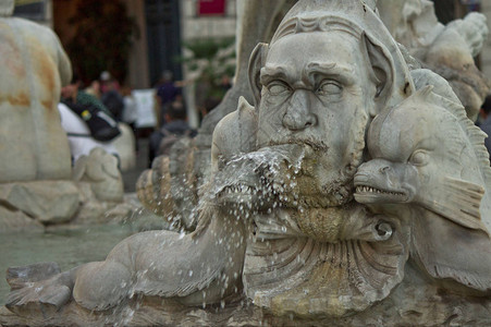 纳沃广场的罗马喷泉图片