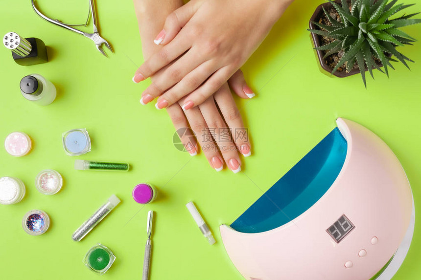 指甲护理组合物女年轻手法式美甲凝胶抛光剂指甲灯和指甲护理设图片