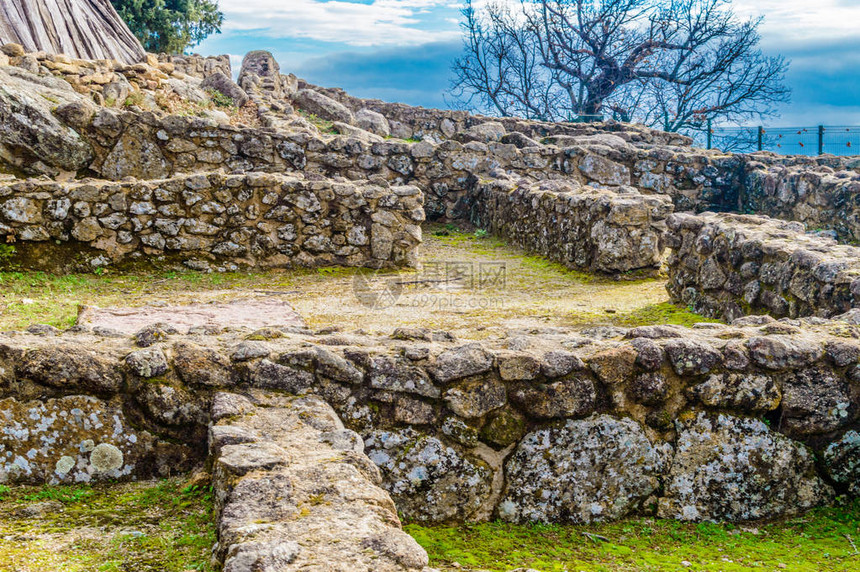 CastroVetonDeElFreillo城墙内的房屋遗址可追溯到公元前3世纪的铁器时代2018年12月15日ElRasoAv图片