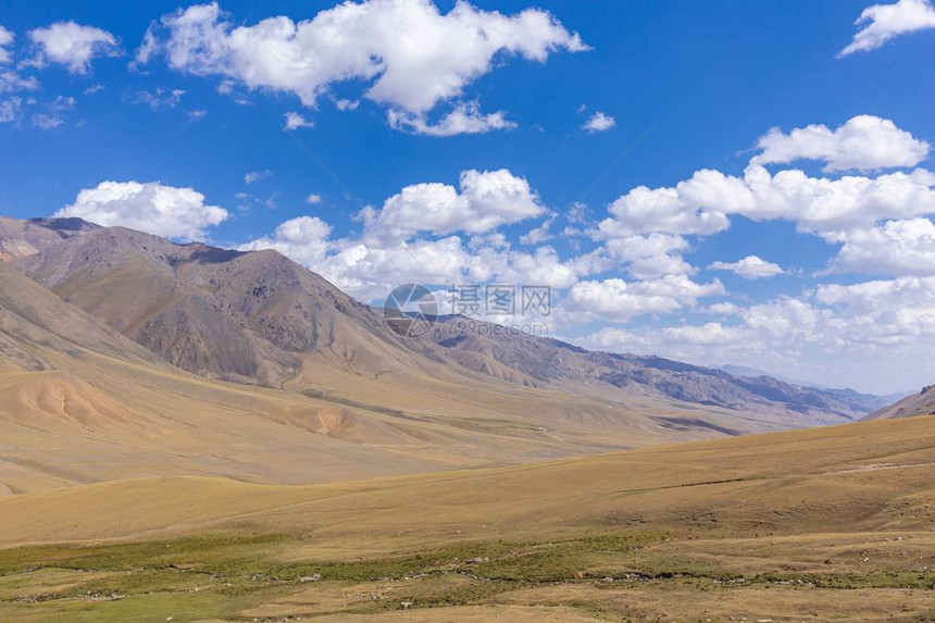 吉尔斯坦河谷山地谷全景图片