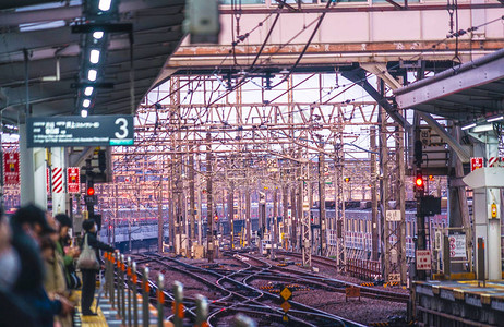 素坤逸车站从TamaPlaza背景