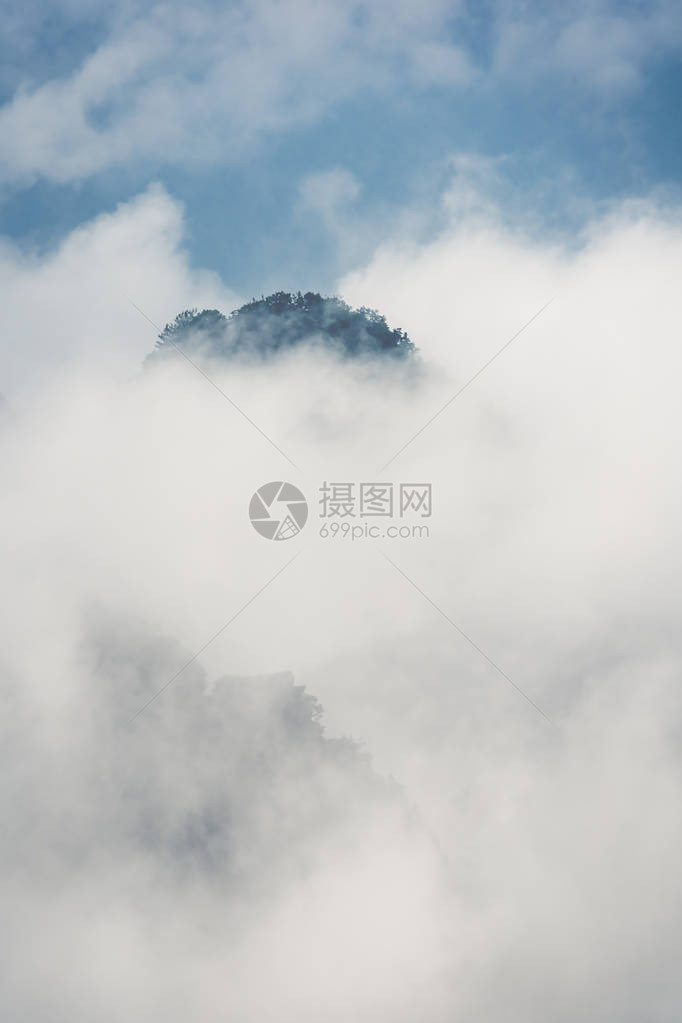 湖南省伍林源Wwlingyuan著名旅游景点张家江公园天津山石柱低晨图片