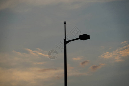 街灯和黄昏图片
