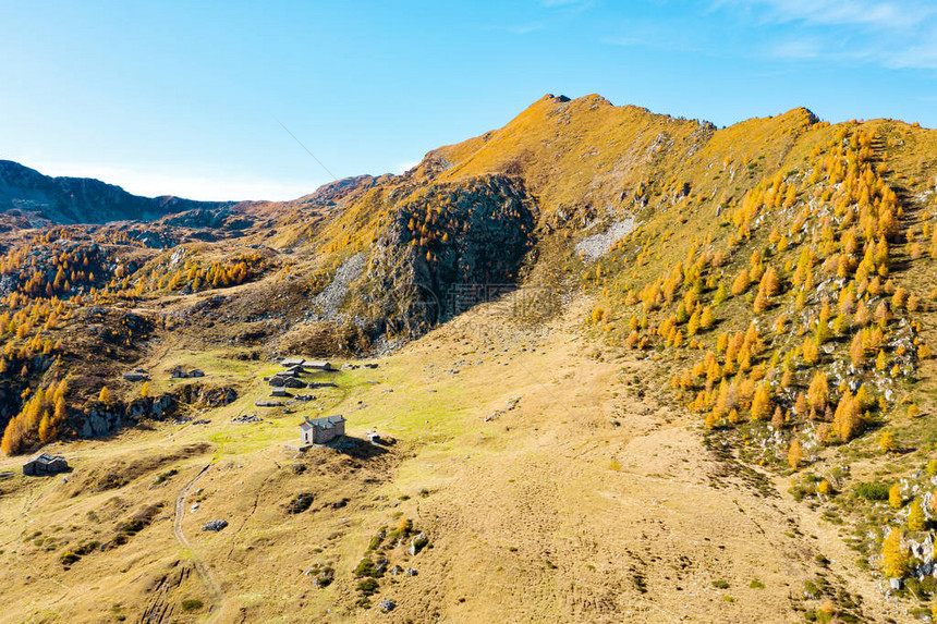 ValtellinaITArcoglioalp典型山棚的图片