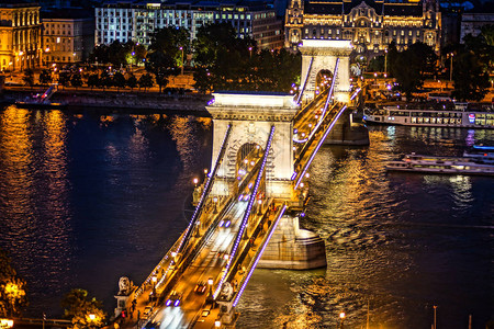 Szechenyyi连桥夜视匈牙图片
