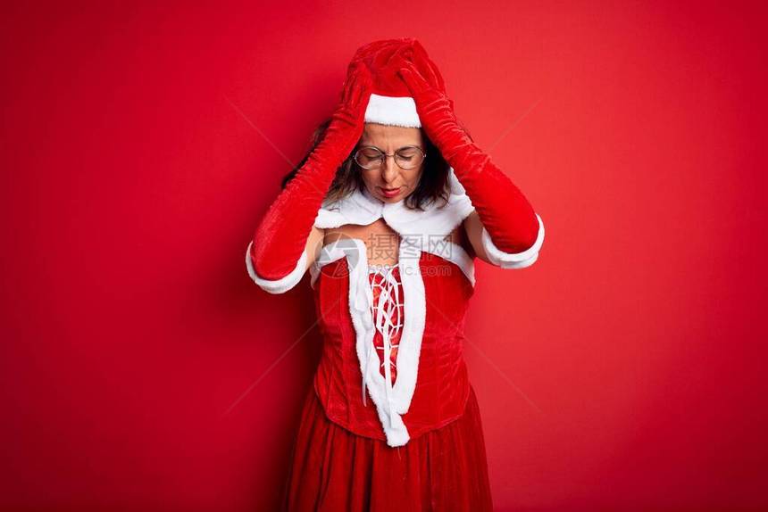 中年美女穿着圣诞老人服装图片