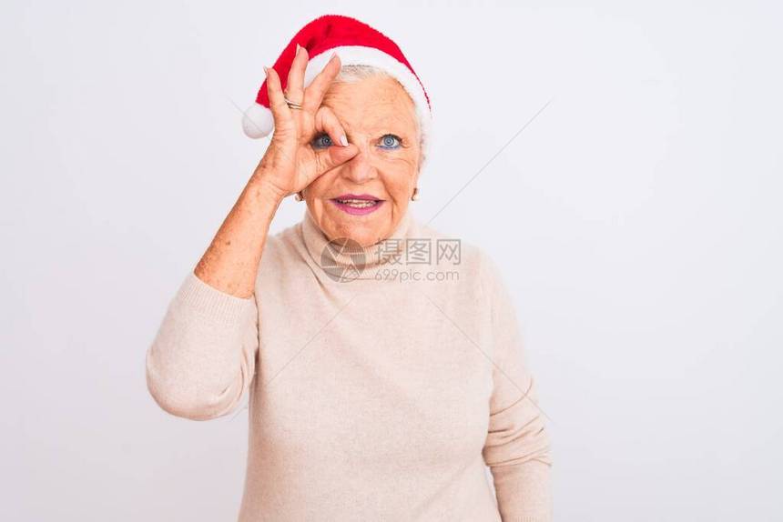 白发苍的老妇人戴着圣诞老人的帽子图片