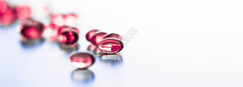 制药品牌和科学概念健康饮食营养的红丸补充剂丸和益生菌胶囊保健和医药作为药学和图片