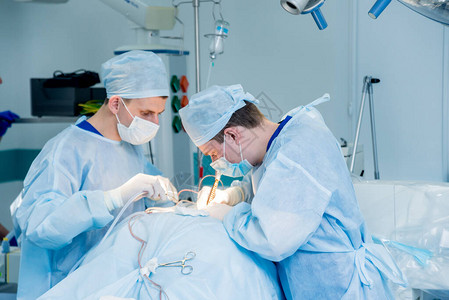 脊椎外科手术图片