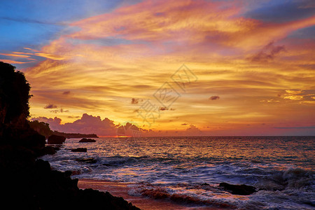 美丽日落的热带海滩自然背景图片