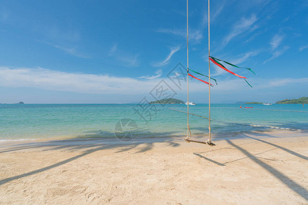 在泰国普吉岛的夏季海滩上图片