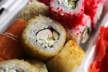 三文鱼寿司卷日本料理图片