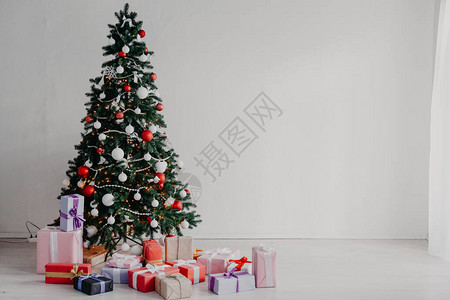 圣诞树和礼物新年冬季加图片