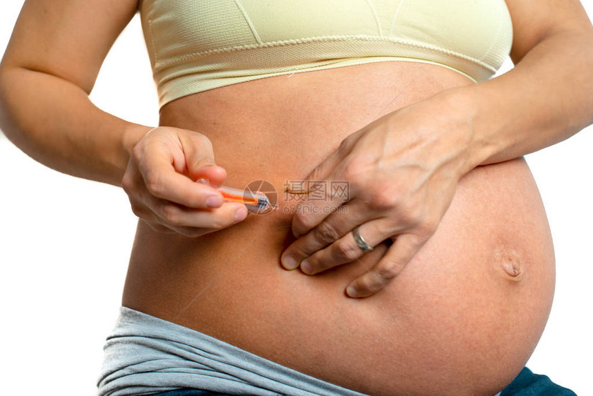 孕妇将抗凝胶剂注射入腹部以图片