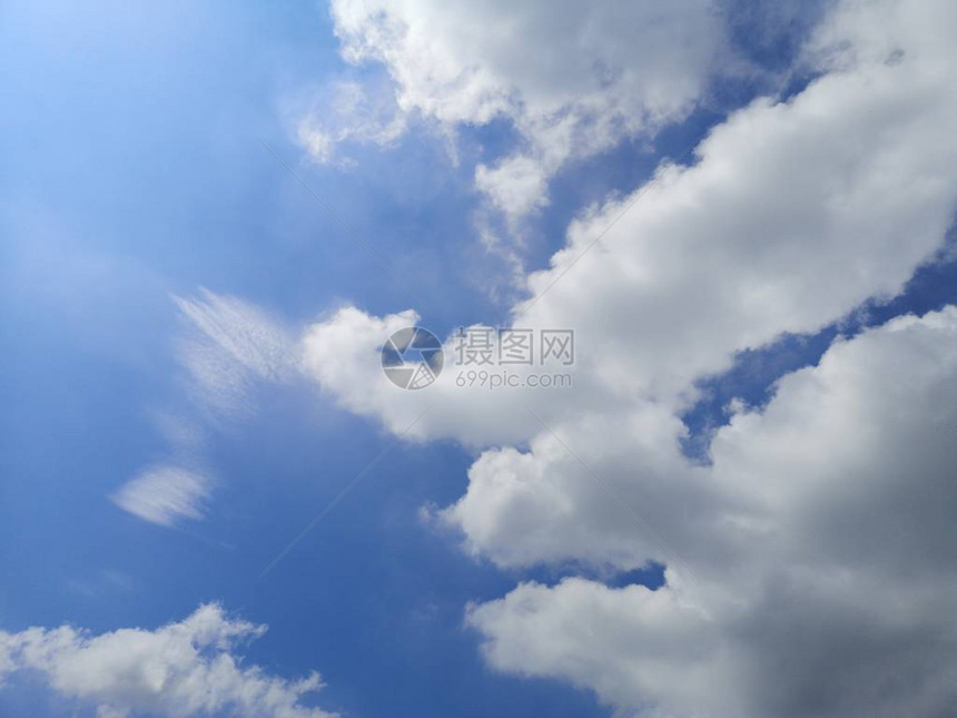 蓝色天空中的阿尔托斯特拉图斯白云自然背景美丽的自然环图片
