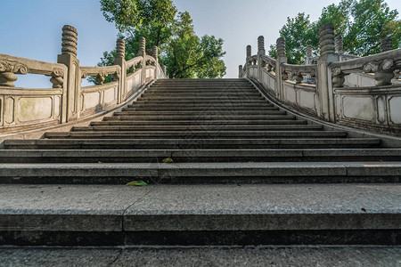 广西桂林镇山湖大理石桥空阔阶梯背景图片