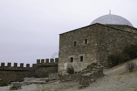 古堡的城墙塔楼和建筑物古堡的废墟图片