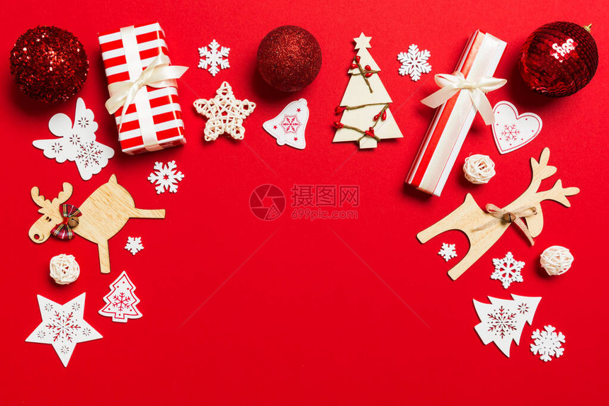 红色背景的圣诞装饰最佳景点新年假期概念图片